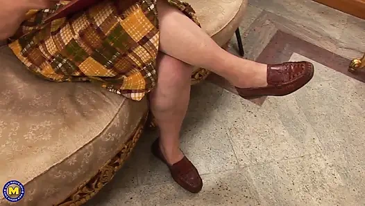 Nine genç bir kahya tarafından amını yalatıyor