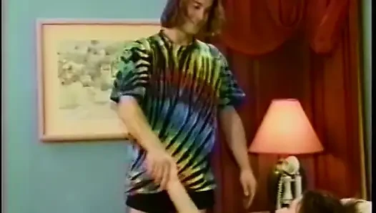Şanslı beyaz adam bu iki sevimli esmer lezbiyenin amlarını dolduruyor