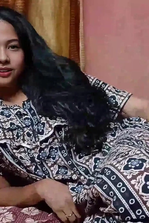 Ateşli Orta Yaşlı Seksi Kadın Kocasını Aldatıyor Ve Komşusuyla Sikişiyor