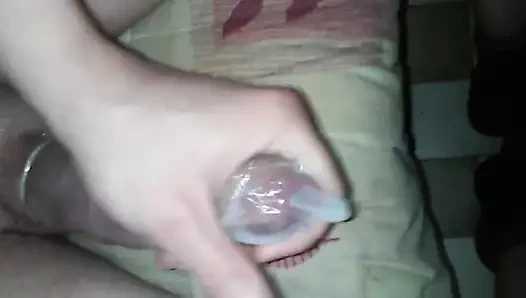 Ejac dans capote