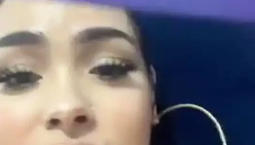 Beyaz ve zenci kız eğleniyor