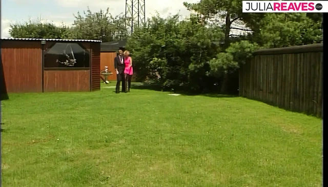 Ateşli kızlar kanepede sırayla sikiliyor ve ağzına boşalıyor