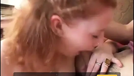 Pembe memeli edepsiz sarışın sakso çekmeyi seviyor ve boynuna boşalıyor