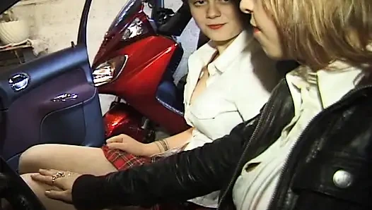 Fransız 21 yaşındaki sürtükler herkesi boşaltabilir