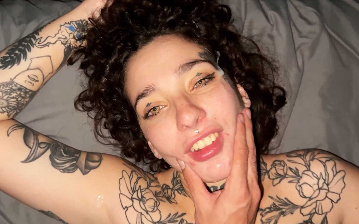 Alternatif orospu Rebekah Rose yoğun bir şekilde sevişti, ta ki defalarca boşalana kadar!