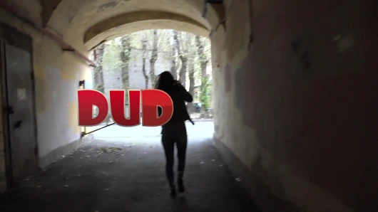 Güzel kız sözde ajan ile harika seks kandırdı