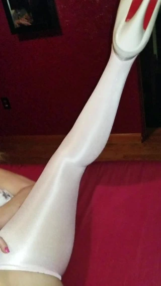 Sunshine'ın yeni parlak pembe külotlu çorabı