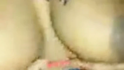 Göğüsleri gösteren xvideos'tan bir arkadaş