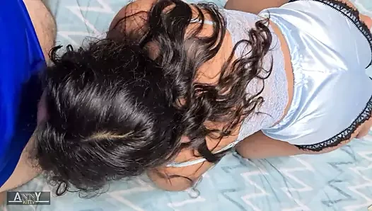 Ebeveynlerimiz evde değilken genç üvey kız kardeşlerin kıçına boşalmak