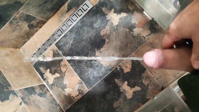 Мне пришлось пописать перед сном