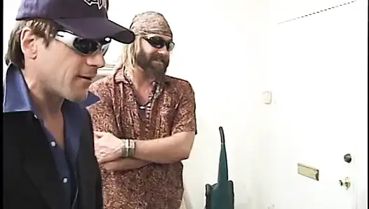 Bir sürü apetiteli nine zenciden beyaz erkeklere almayı seviyor