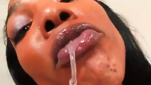 BBC travesti pamuklu külot şişkinliği çok lezzetli!