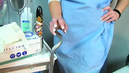 Jess West ve Ashley Embers oyuncaklarla sikişiyor ve her saniyesini seviyor