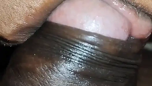 Tamil karı koca ön sevişme sırasında aldatılan hayatları hakkında samimi bir sohbet.