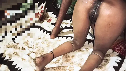 Evde yalnız kaldığımızda karımın arkadaşı spermimi çıkardı. Çabucak çıkar! Geri dönmeden önce!