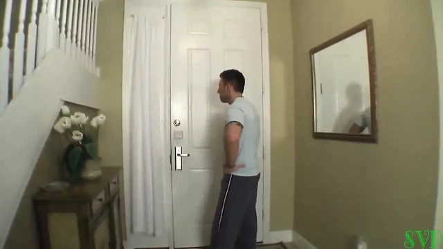 Aldatan üvey anne üvey oğluna yakalanıyor ama sikişiyor