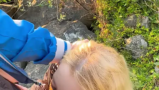 Genç seksi Rus genç kız plajda sakso çekiyor sonra sert anal seks yapıyor ve tam döl yutuyor