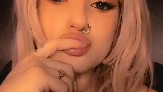 Bunnygirl kendine dokunurken sevimli transparan külotlardan başka bir şey giyemiyor