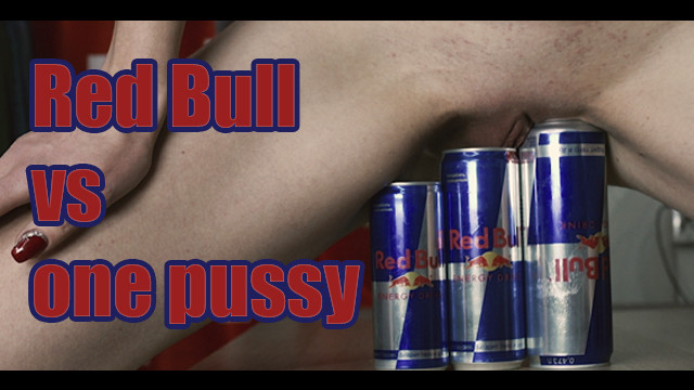 Tiffany sürmek üzerinde red bull cans ve boşalmak