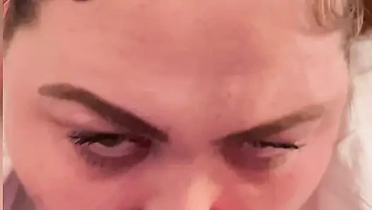 Üvey kız kardeşim beni emiyor eski sevgilim bana aptal fahişe demeye devam ediyor