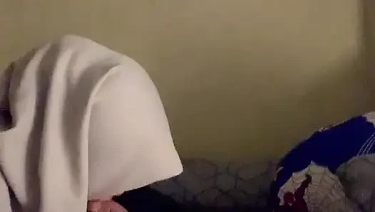 Sessizce üvey kız kardeşimin yarağını sikiyorum