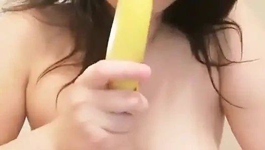 Mastürbasyon yapıyor ve emiyor