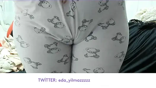 CAMELTOE- PİJAMAYLA MASTURBASYON- KABARMIŞ AM- ŞİŞMİŞ AM- TURK PORNO