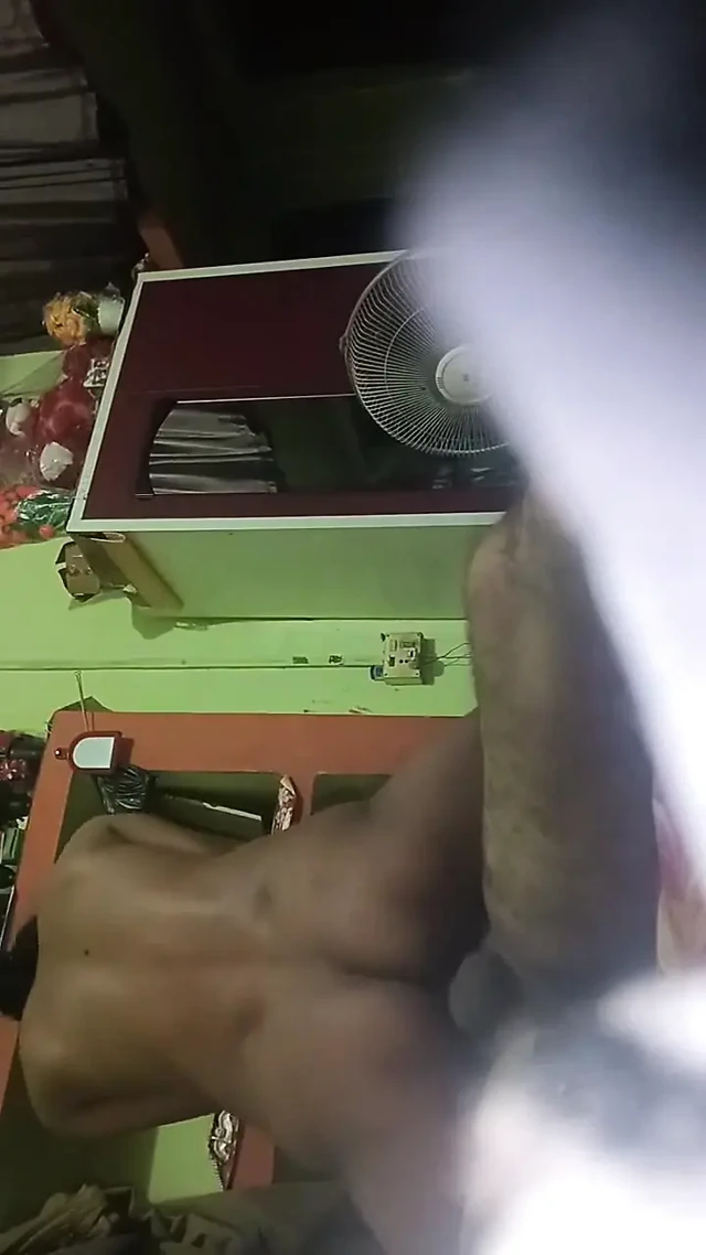 Hintli Üvey Kız Kardeş Inek Pozisyonunda