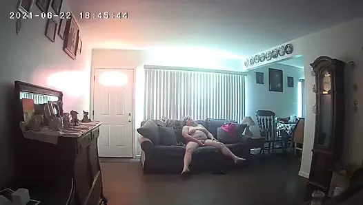 Anne benim için kanepede orgazm oluyor