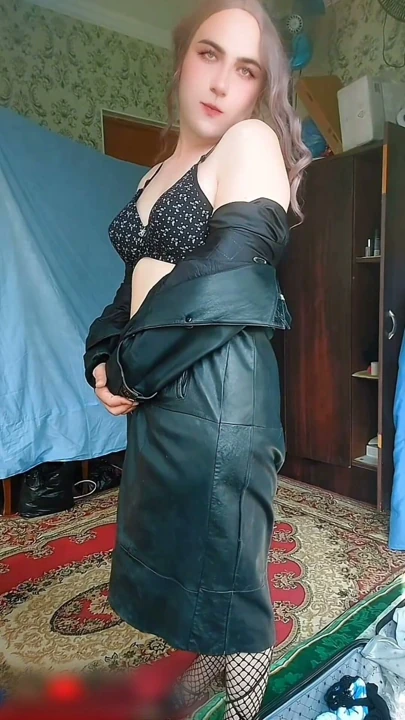 Mavi elbiseli travesti seksi sürtük kadın kılıklı eşcinsel oğlan ikiz büyük götlü ladyboy femboy transeksüel mtf lgbt | Klip 1