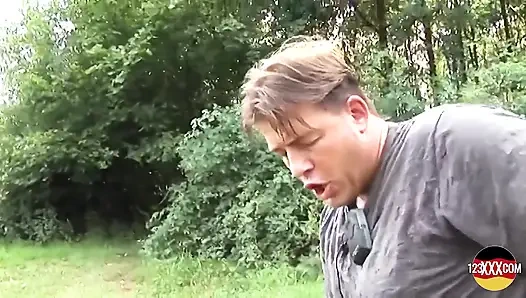 Azgın ninenin amının derinliklerinde buna ihtiyacı var