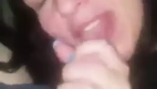 Güzel eş çalışır onun horoz için boşalmak