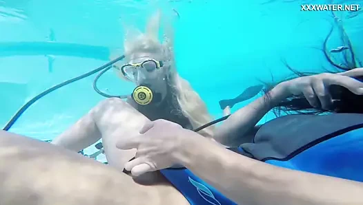 Vodichkina ve farkas sualtı sıcak lezbiyenler