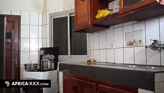 Noel ağacının altında sürpriz