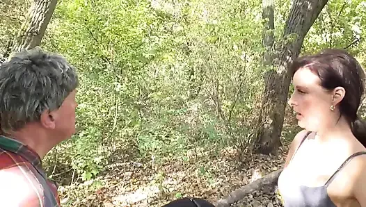 Унижаю его своими плевками и слизью в лесу