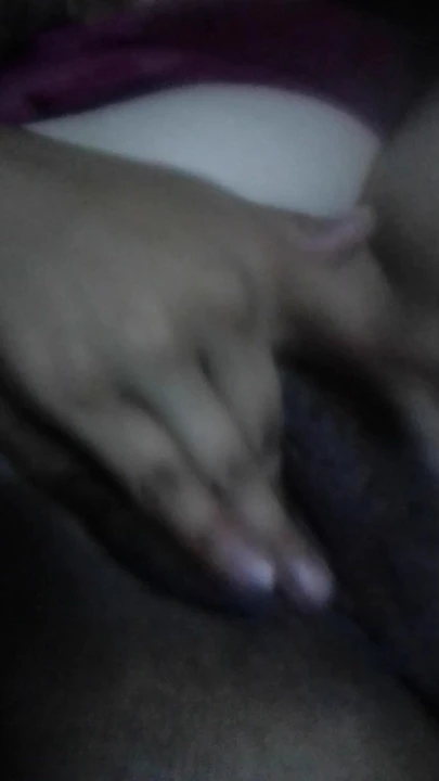 Очень жажду помокреть, пользуясь тем, что я одна дома, я нуждаюсь в них, чтобы я чувствовала удовольствие...