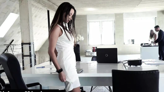 Süper ateşli sekreterle gizli ilişki