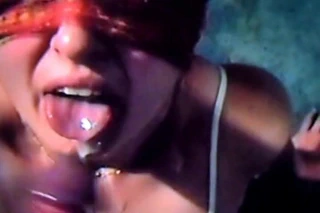 in den Mund gespritzt