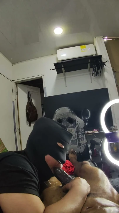 Gırtlağına kadar şampiyon siyah maske 5