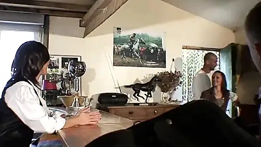 İki fahişe kıçından sert alıyor