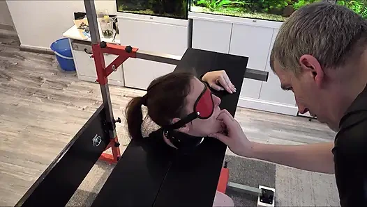 Köle, Direkte Savunmasız Sybian'da Orgazma Sürüklendi