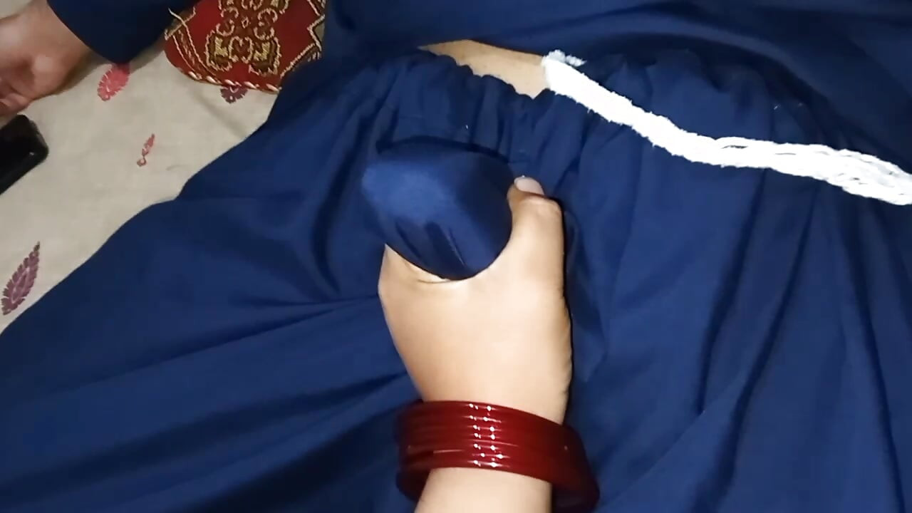 Hintli evli kadın kocasını aldatıyor, Hintli ateşli evli kadın erkek arkadaşıyla sert xxx seks yapıyor queenbeautyqb