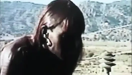 Büyük memeli zenci lezbiyenler bahçede parmaklıyor