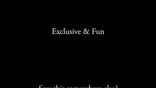 Sophie dee seksi kırmızı bikinili onu kedi ile oynuyor