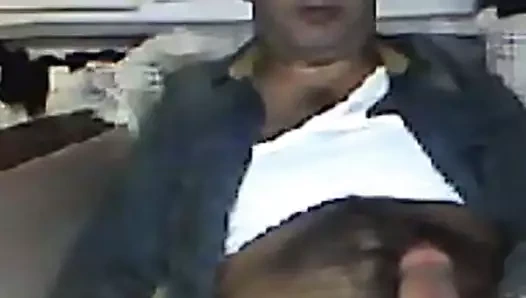 Şişman bir horoz ile kıllı Türk ayı