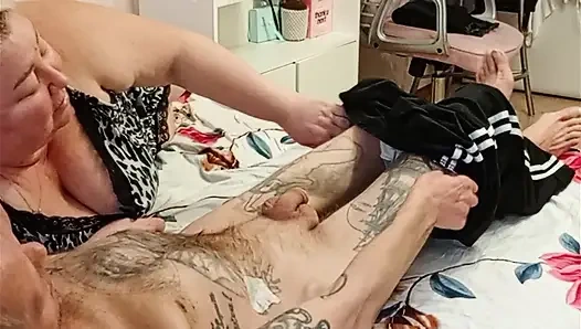 Komşumun boğazına boşalmayı seviyorum