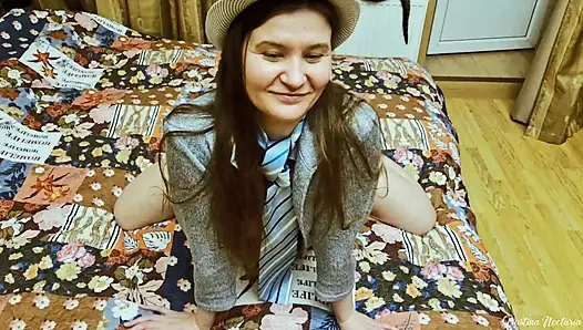 Şapkalı kızdan amatör yarak emiyor ve sert domaltıyor