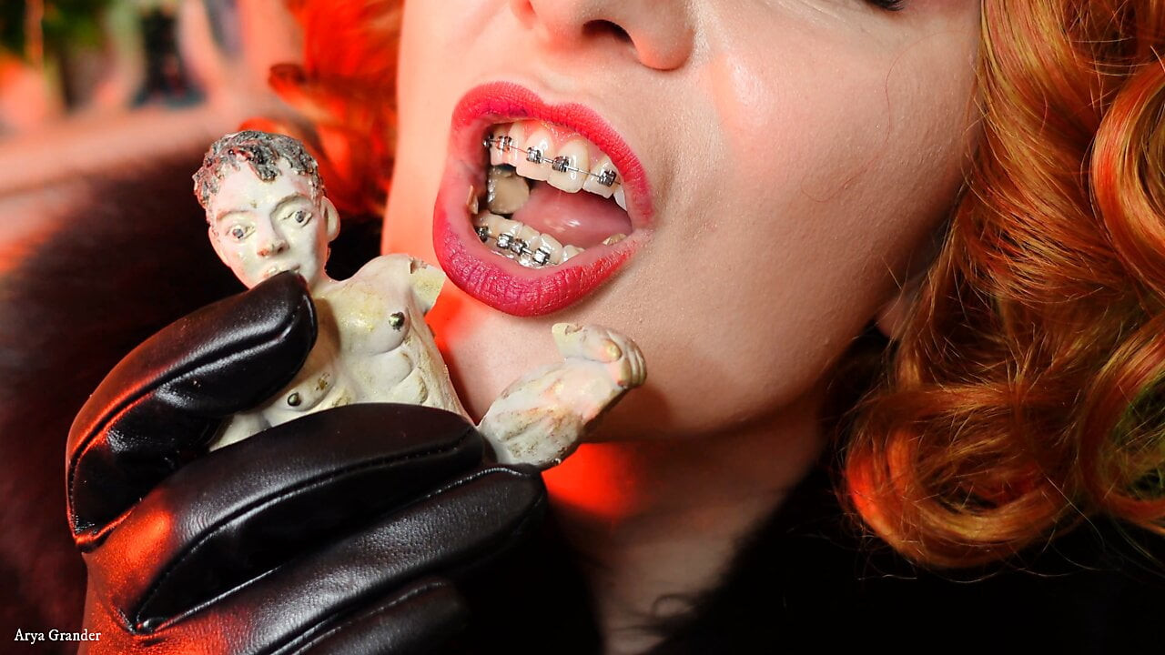 Giantess vore fetiş video - çikolata yiyen adam