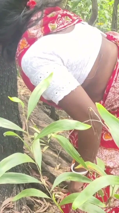 Sona bhabhi outdoor fucking with her brother-in-law, Sali jamaibabu chudachudi bengali audio | Clip 1