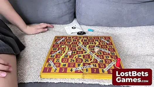 Striptiz yılanları ve merdiven oyunu gerginliği artıyor ve beklenti büyüyor